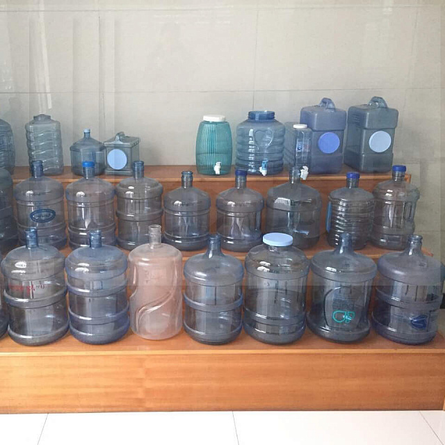 Полуавтоматическая выдувная формовочная машина для пэт-бутылок объемом 10-25 л.. KM-12