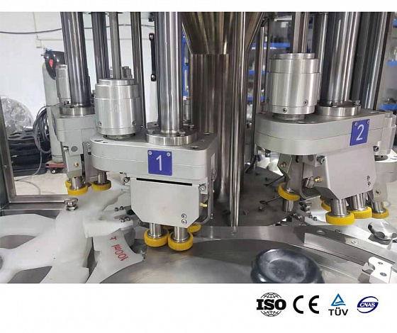 Полностью автоматическая машина для укупорки бутылок крышкой с дозатором