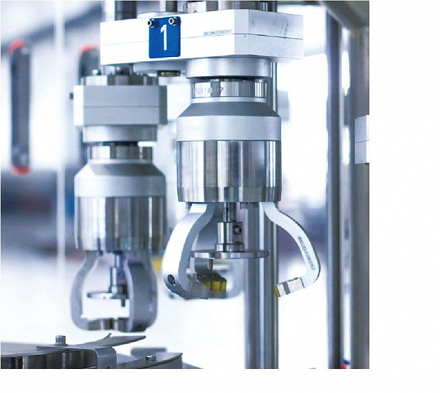 Полностью автоматическая машина для укупорки бутылок крышкой с дозатором