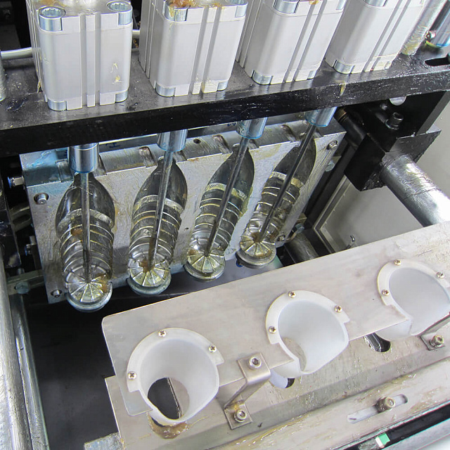 Полуавтоматическая машина для выдувания бутылок MG-SA4